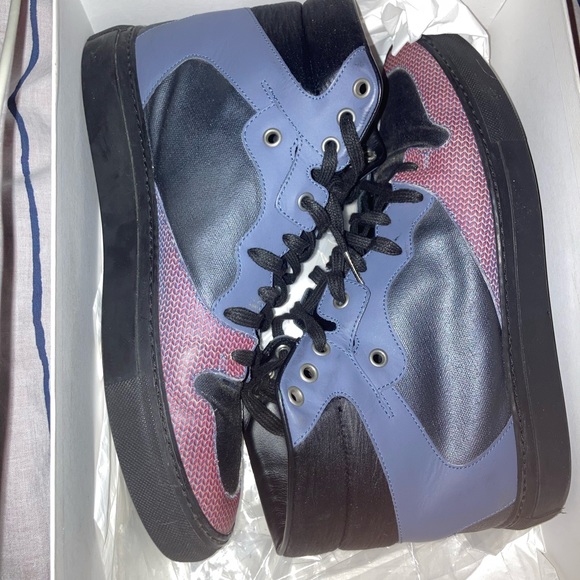 Balenciaga - Picture 1 of 2